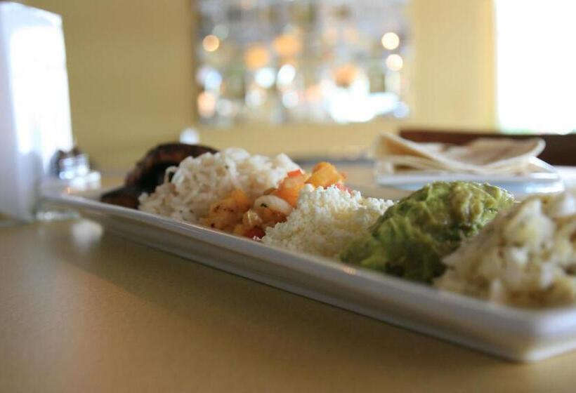 渡假胜地 Bay Pointe Inn