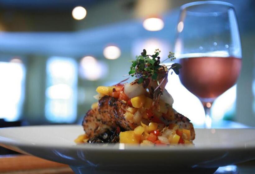 渡假胜地 Bay Pointe Inn