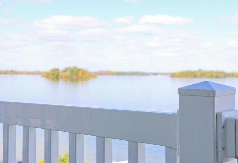 渡假胜地 Bay Pointe Inn