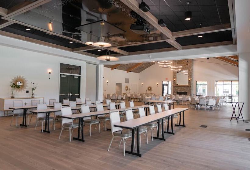 渡假胜地 Bay Pointe Inn