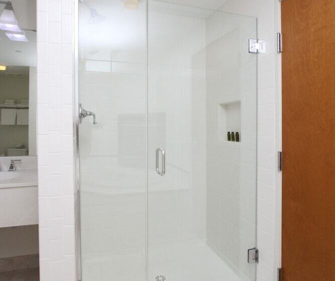 渡假胜地 Bay Pointe Inn