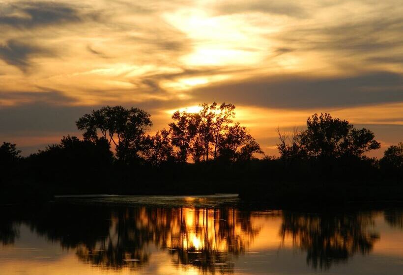Sandhills Guest House Motel