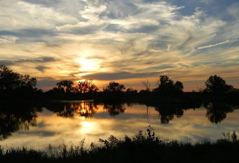 Sandhills Guest House Motel