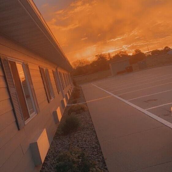 Sandhills Guest House Motel