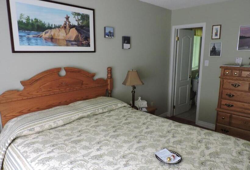 Tucked Inn The Harbour B&b