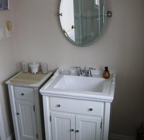 Tucked Inn The Harbour B&b