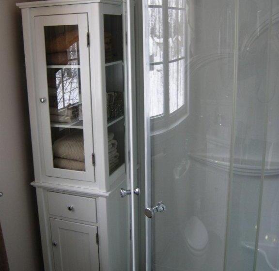 Tucked Inn The Harbour B&b