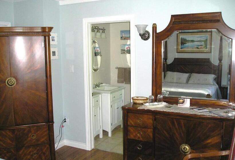 Tucked Inn The Harbour B&b