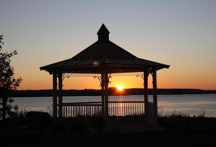 Tucked Inn The Harbour B&b