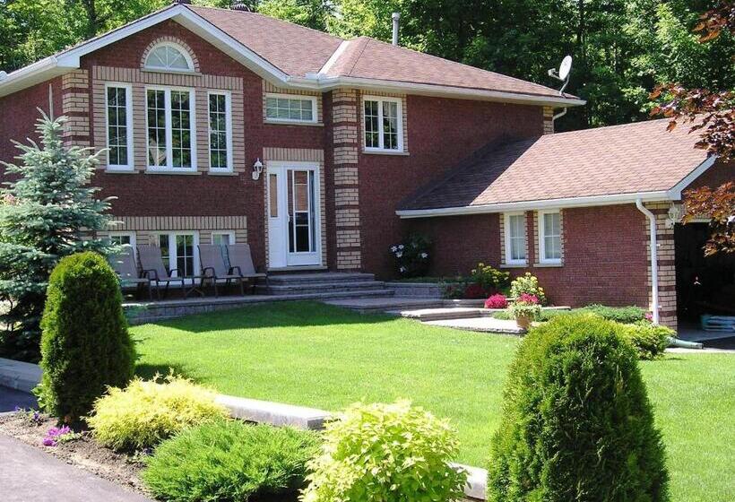 Tucked Inn The Harbour B&b