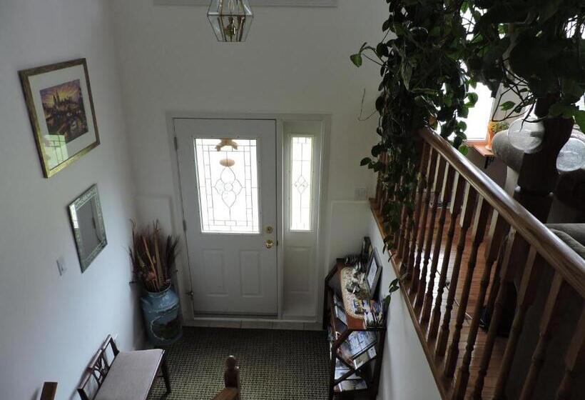 Tucked Inn The Harbour B&b