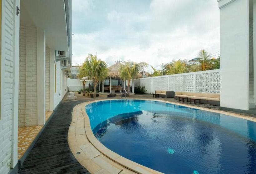 הוסטל Canggu Castle