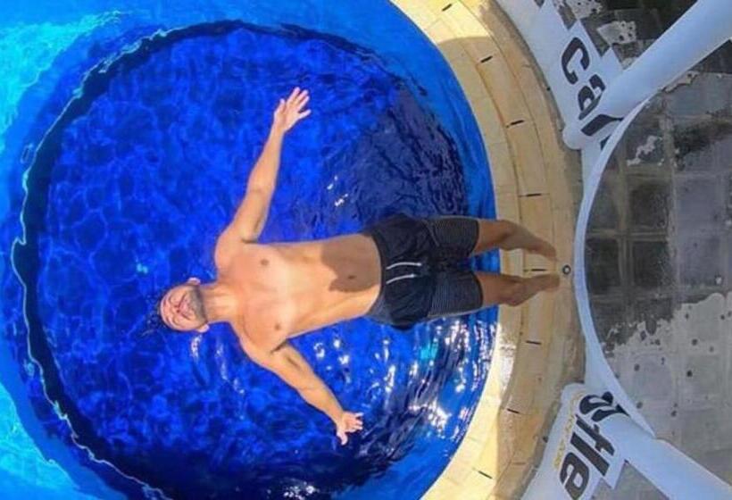 הוסטל Canggu Castle