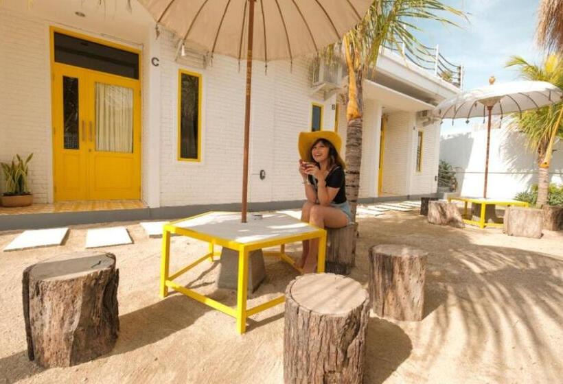 הוסטל Canggu Castle