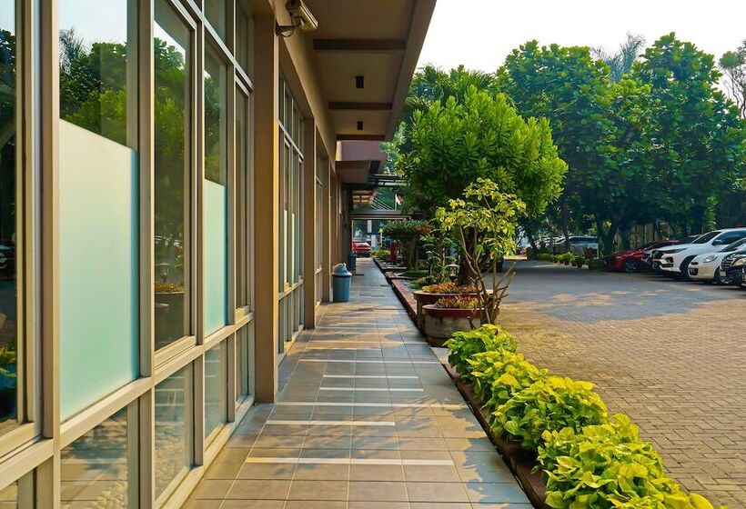 ユースホステル Collection O 1453 The Edge Apartment Cimahi By Kamarku