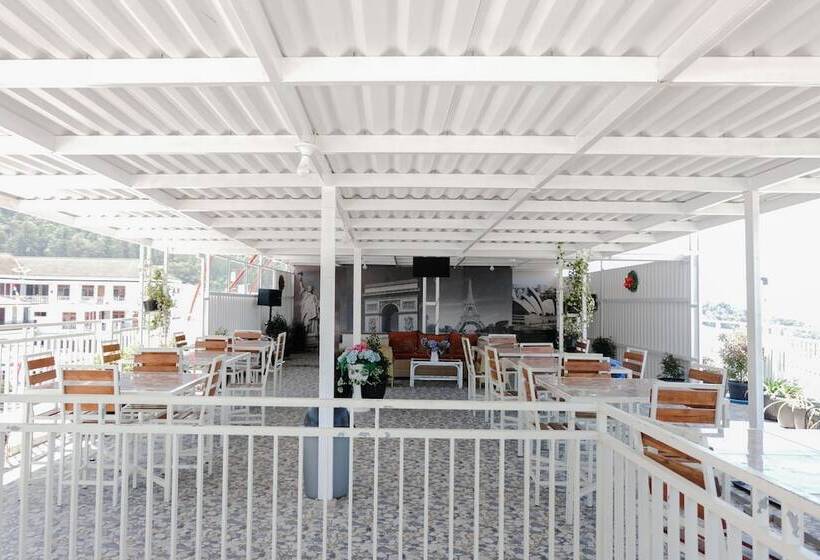 הוסטל Villa Tiara By Oyo Rooms