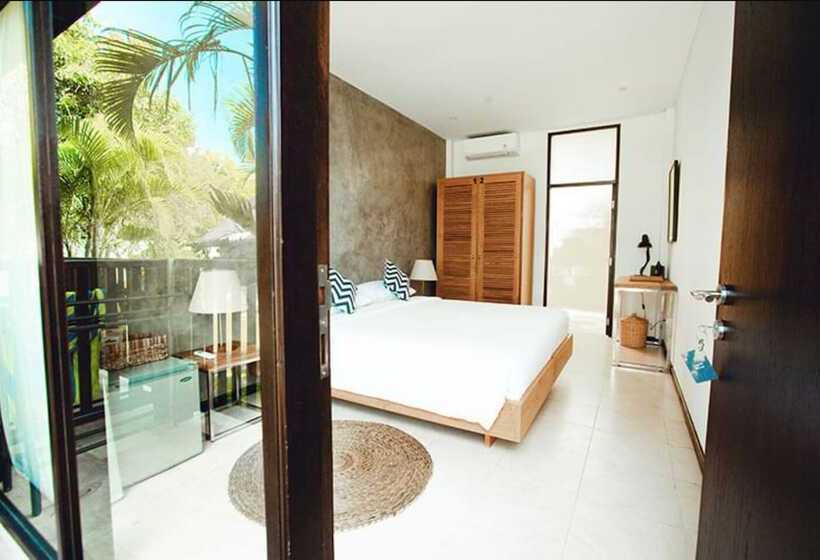 הוסטל Wave House   Surf Camp