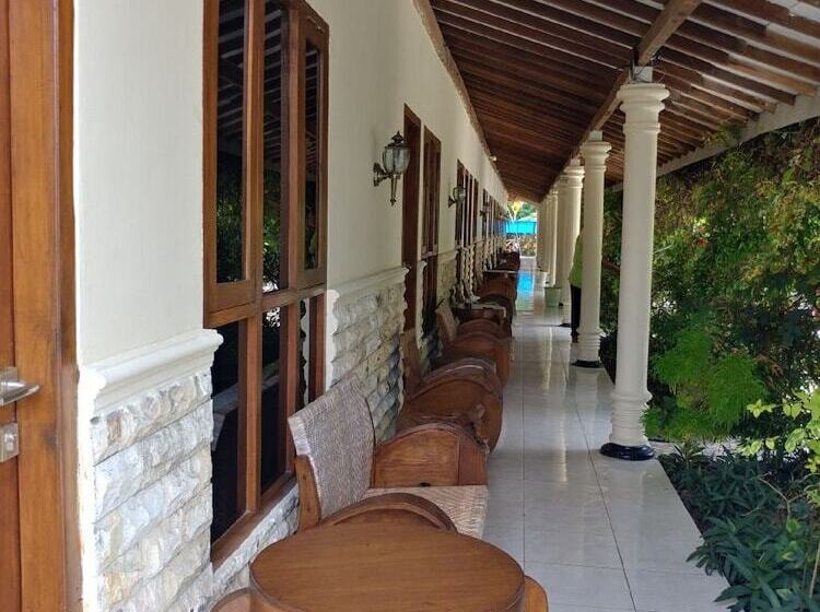 住宿加早餐 Azana Green Resort Pracimantoro