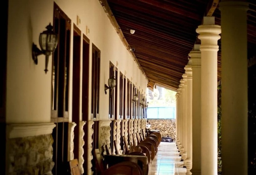 住宿加早餐 Azana Green Resort Pracimantoro