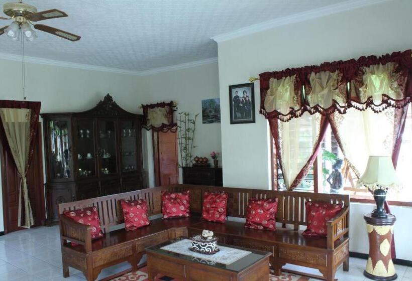 Bed and Breakfast Marry Ind Gunung Kawi Guest House Malang