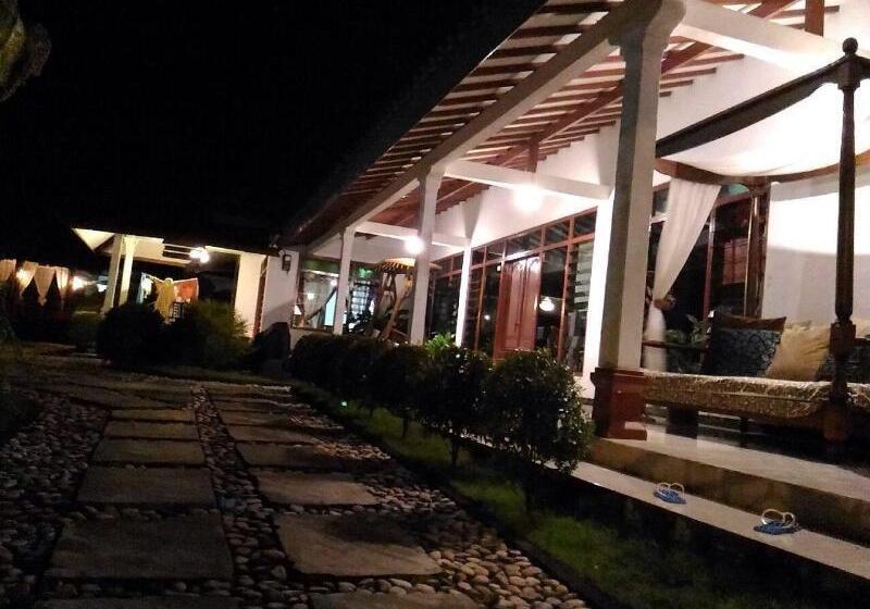 Bed and Breakfast Marry Ind Gunung Kawi Guest House Malang