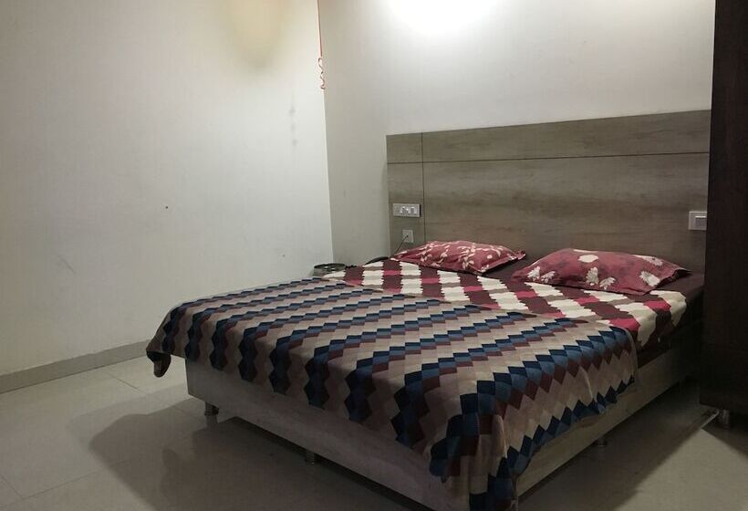 בית מלון כפרי Gold Residency Kurukshetra