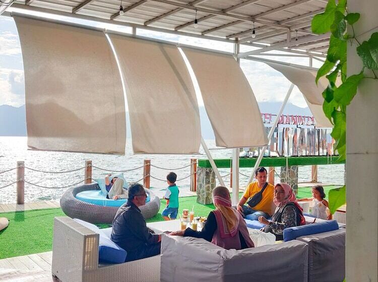 Отель Maninjau Indah