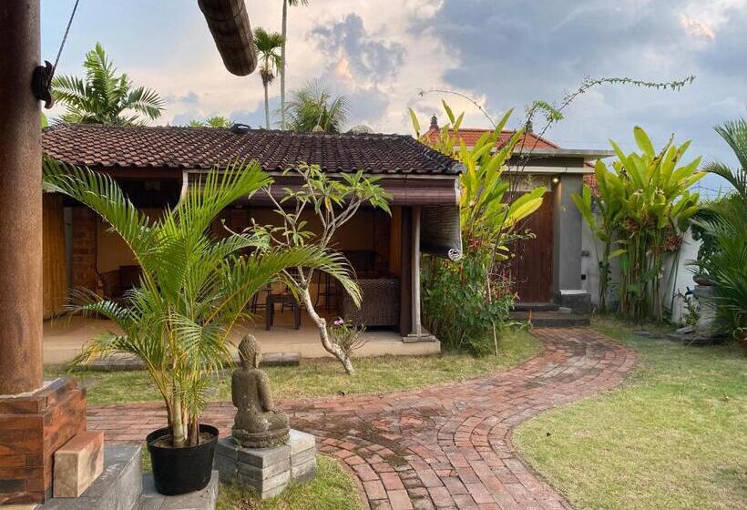 בית מלון כפרי Ubud Backpacker Hostel