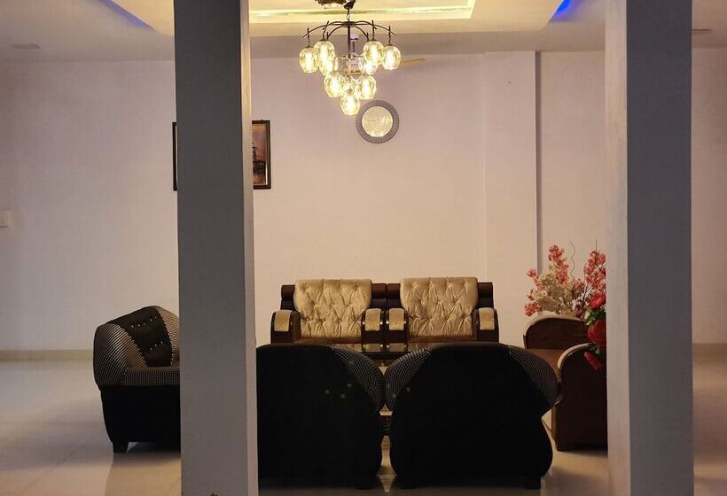 ホテル Pinaki Inn