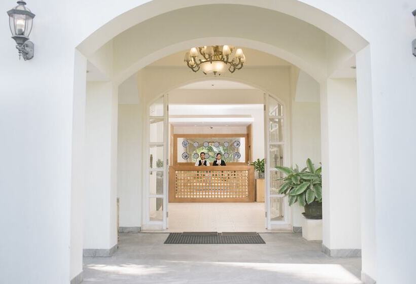 ホテル Sevilla Resort Magelang