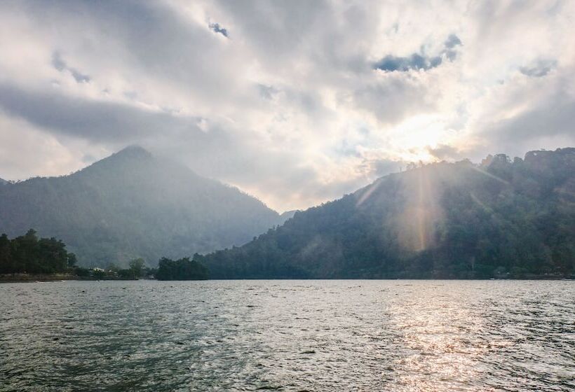 בית מלון כפרי Telaga Mas International