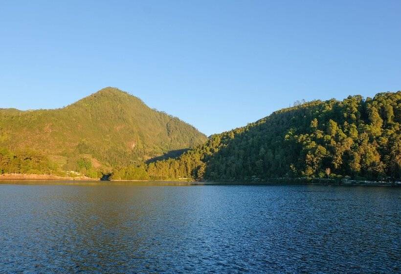 בית מלון כפרי Telaga Mas International