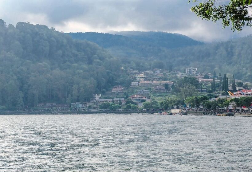 בית מלון כפרי Telaga Mas International