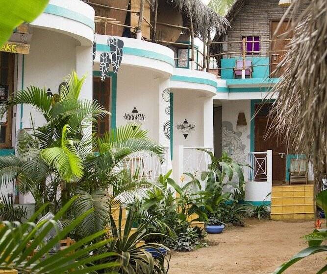 فندق Vaayu Watermans Village