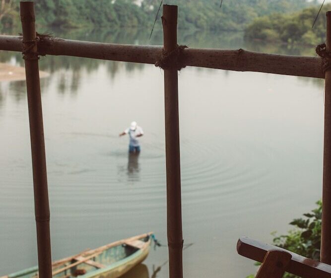 فندق Vaayu Watermans Village