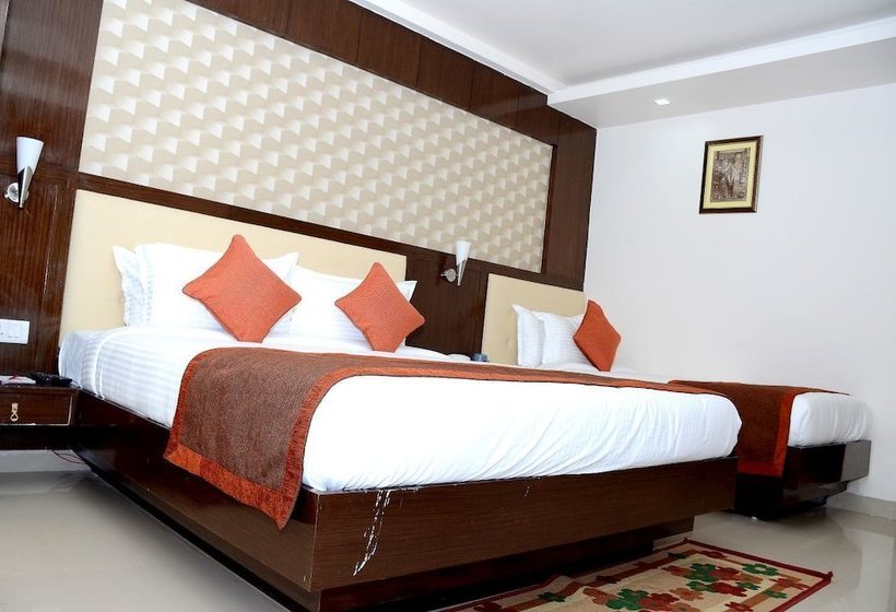 호텔 Vaishnavi Clarks Inn Buxar