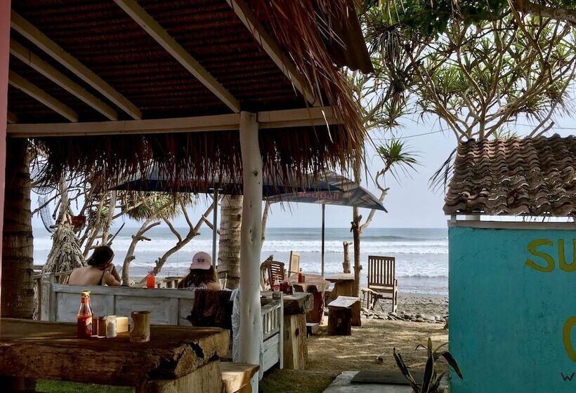 펜션 Dikaloha Medewi Surfcamp
