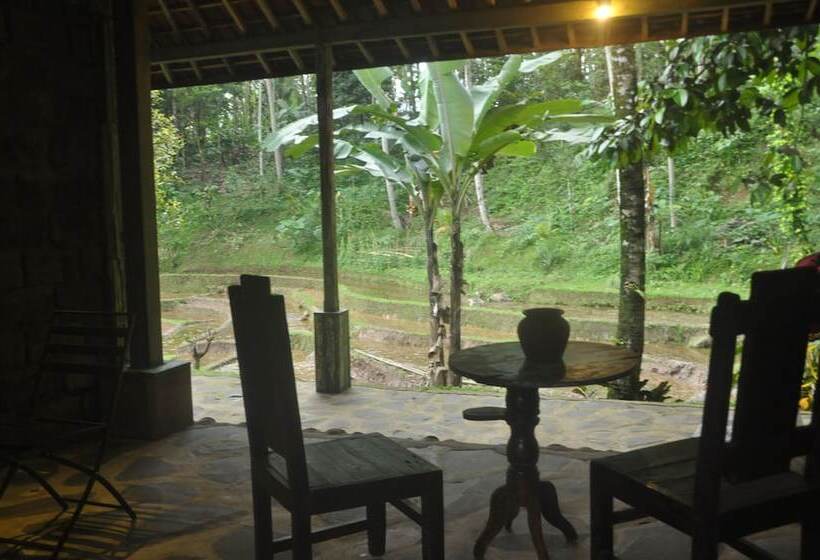 פנסיון Oemah Tepi Sawah