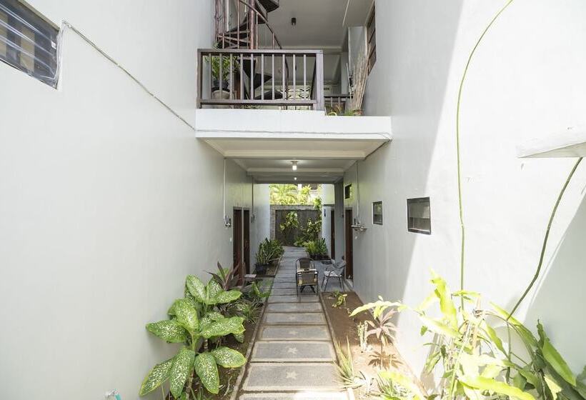 旅馆 Panen House By Oyo Rooms