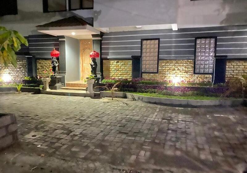 Arta Garden Guest House & Hostel