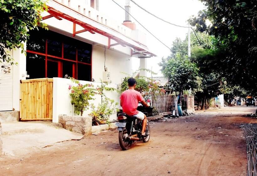 ベッドアンドブレックファースト Charlies Shack Lombok