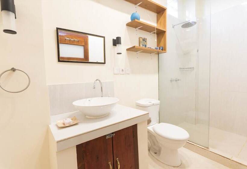 ベッドアンドブレックファースト Charlies Shack Lombok