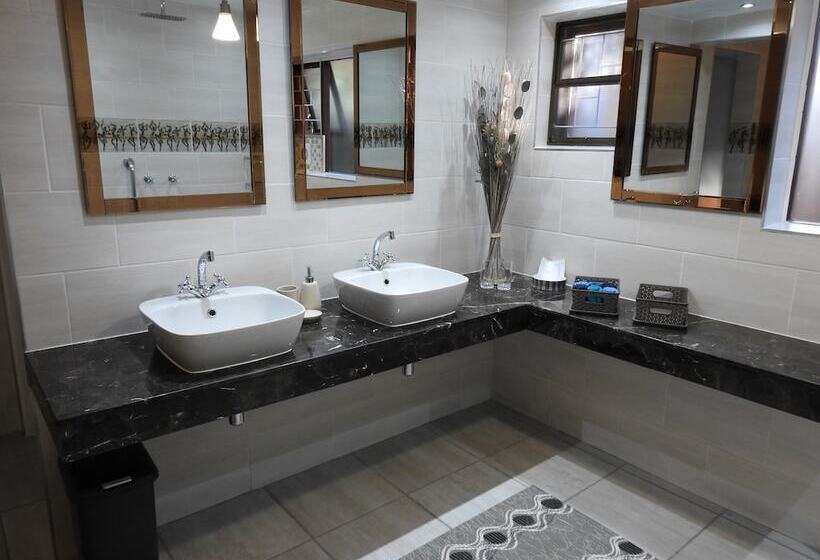 צימר Dungbeetle River Lodge