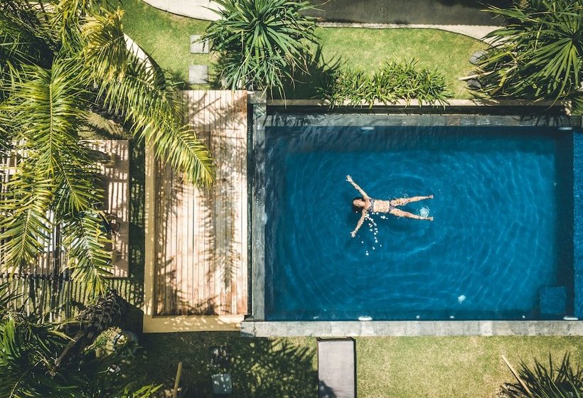 Bed and Breakfast Ocho Bali Surf Camp