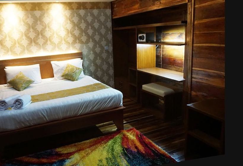 Bed and Breakfast Ocho Bali Surf Camp