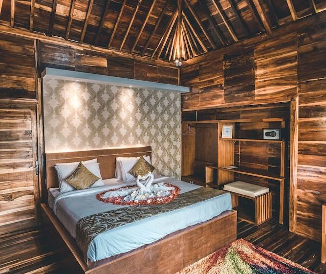 Bed and Breakfast Ocho Bali Surf Camp
