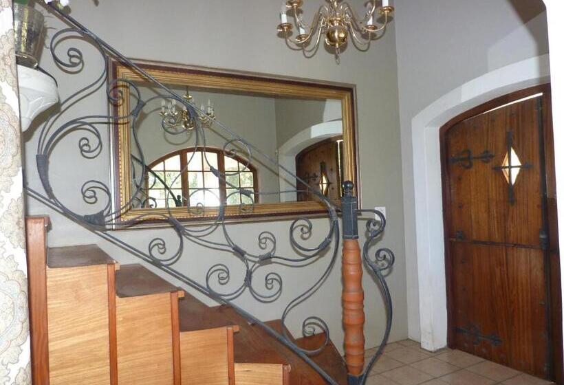 Bed and Breakfast Royston Hall Historical Guesthouse