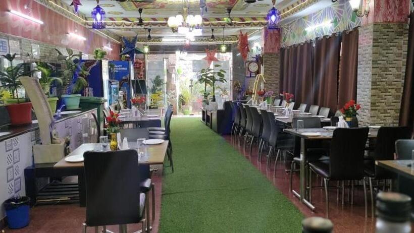 בית מלון כפרי Anand Lok