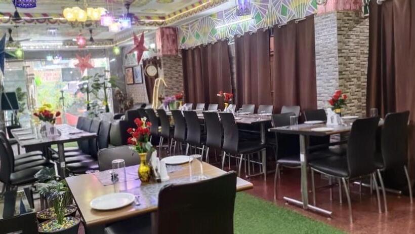 בית מלון כפרי Anand Lok