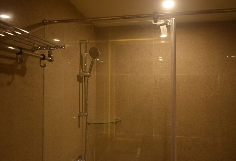 ホテル Avalon Inn